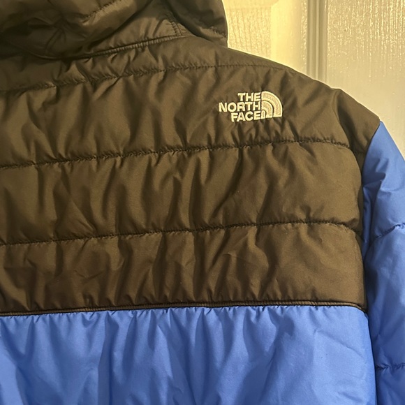 Boy’s North Face Reversible Jacket - Picture 9 of 14
